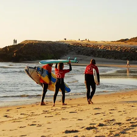 בית נופש Furadouro Surf Camp אובאר